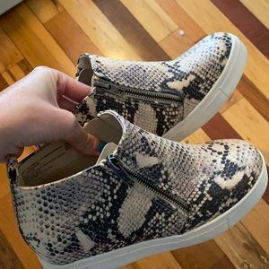 Time and tru platform sneakers/ankle boots🔴